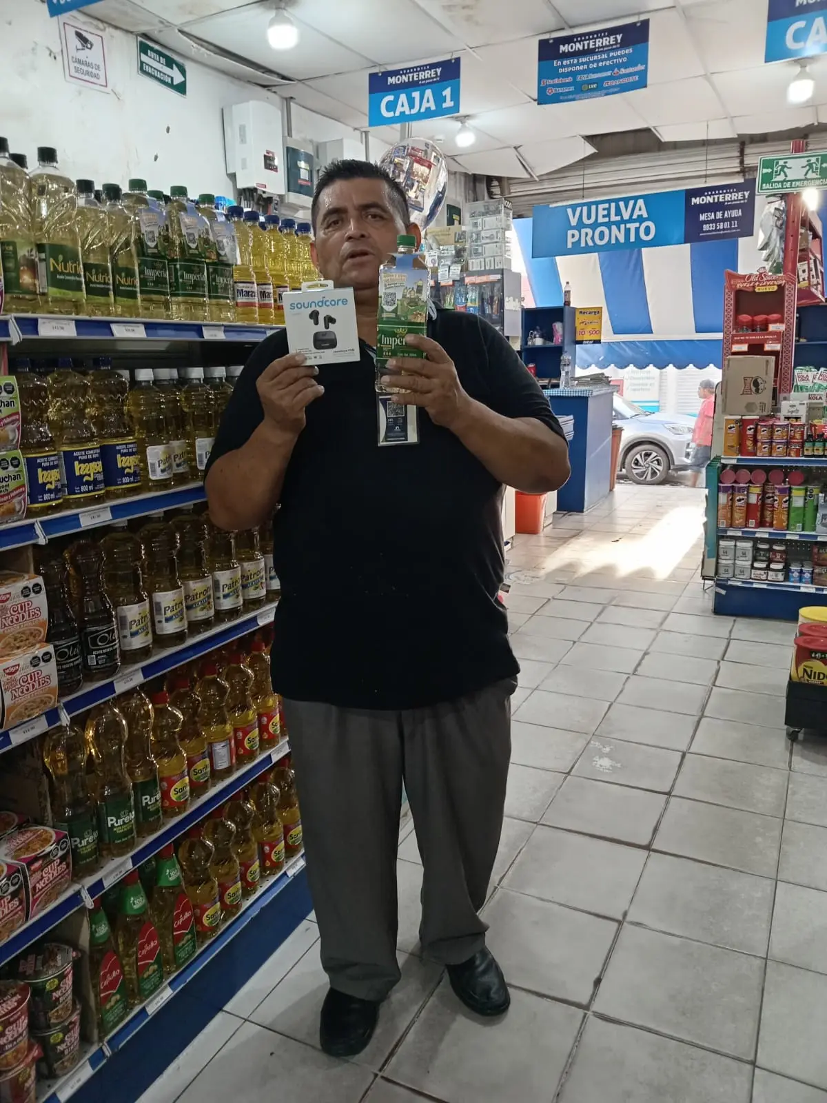 Entrega de premio a Jesús Daniel Uco de la Cruz
