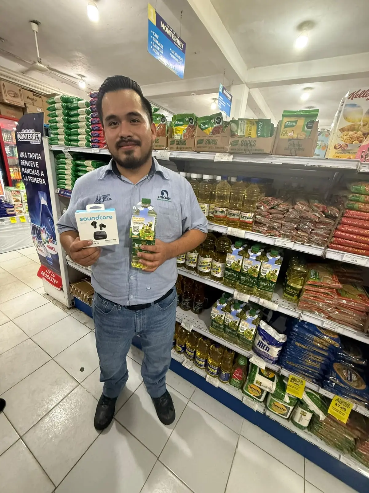 Entrega de premio a Asunción Alejandro Guzmán Arias
